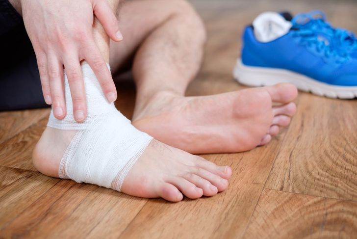 10 Causes of Swollen Ankles