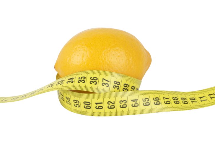 17 Health Benefits of Lemon Water