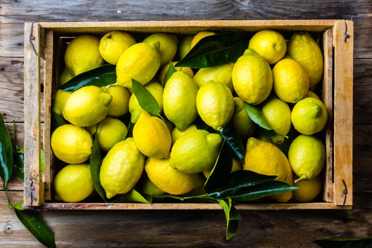 17 Health Benefits of Lemon Water