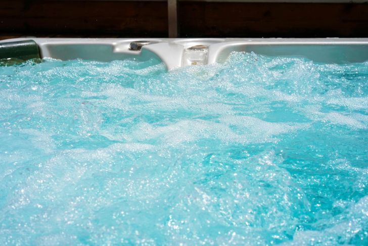 Health Benefits and Risks of Using Hot Tubs