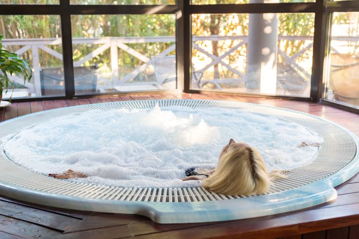 Health Benefits and Risks of Using Hot Tubs
