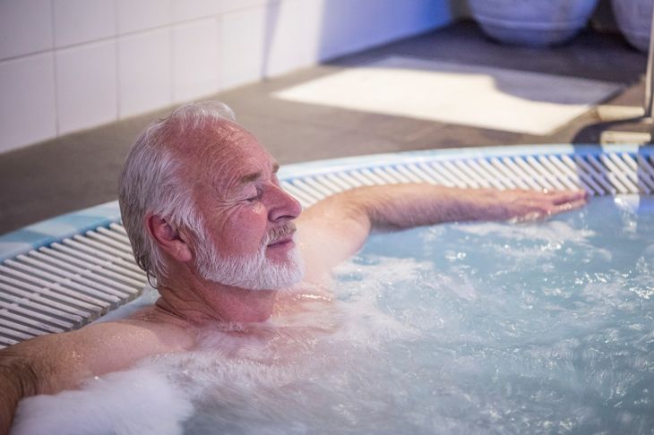 health-benefits-and-risks-of-using-hot-tubs-health-detox-vitamins