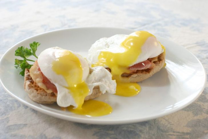 How to Make an Easy Eggs Benedict