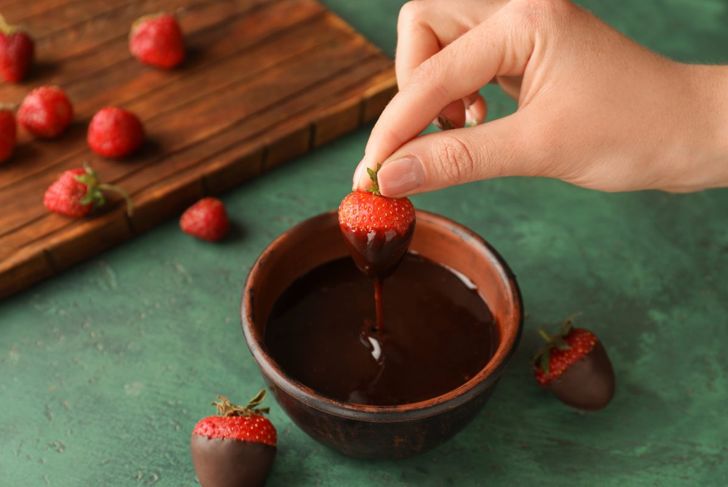 Make a Delectable Dessert at Home with Chocolate-Covered Strawberries