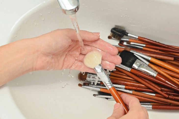 Need-To-Know Tips For Keeping Your Makeup Brushes Clean