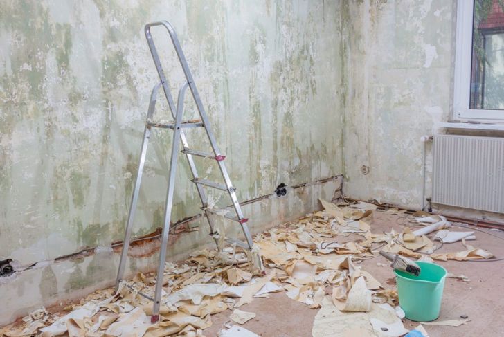 Tips for Removing Stubborn Wallpaper