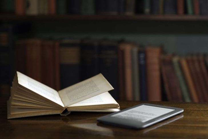 What are the Pros and Cons of an e-Reader?