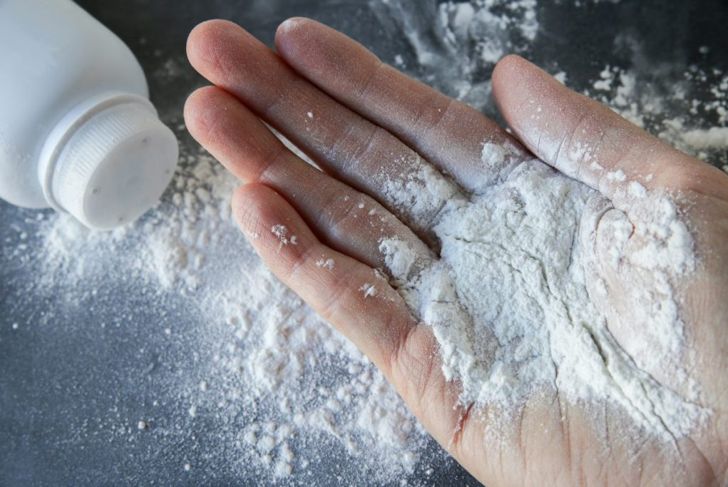 10 Risks and Benefits of Talcum Powder for Babies