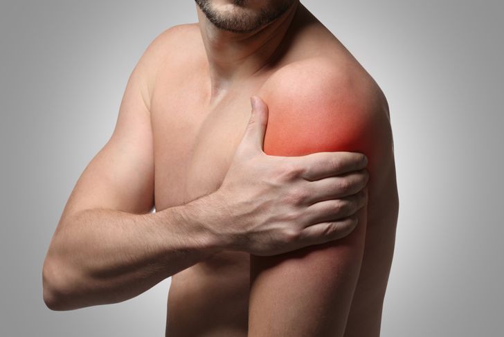 10 Symptoms of a Dislocated Shoulder