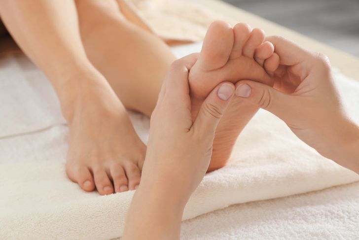 10 Ways to Reduce Foot Swelling
