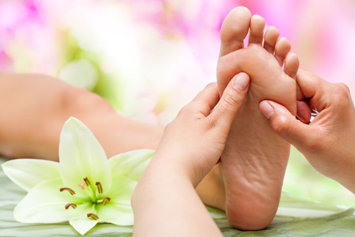 15 Swollen Feet Remedies
