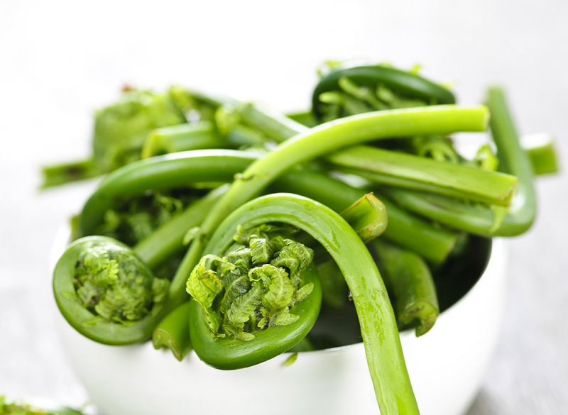 30 Essential Spring Superfoods for Weight Loss