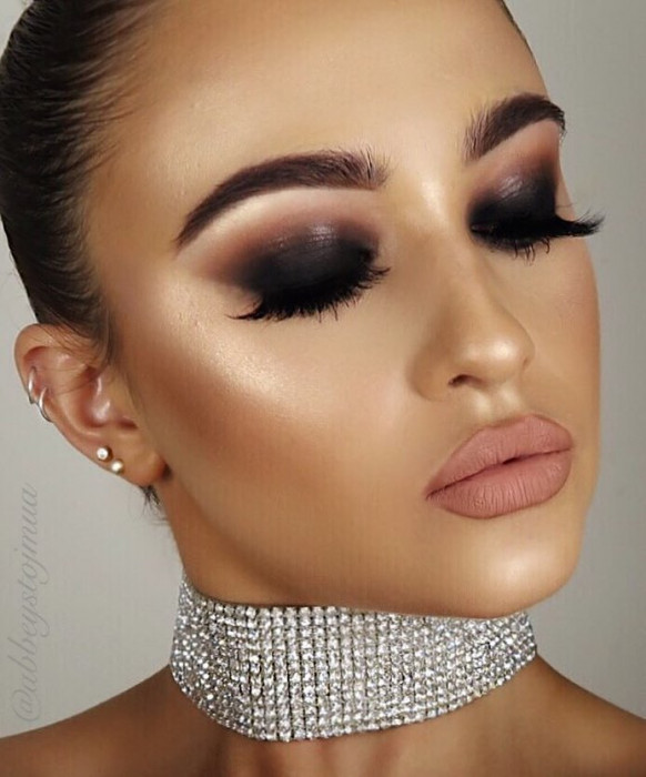 30 Stunning Prom Makeup Looks for Every Style - Hairstylery