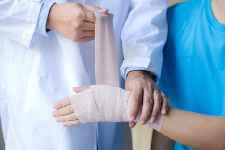 Diagnosing and Treating a Sprained Wrist