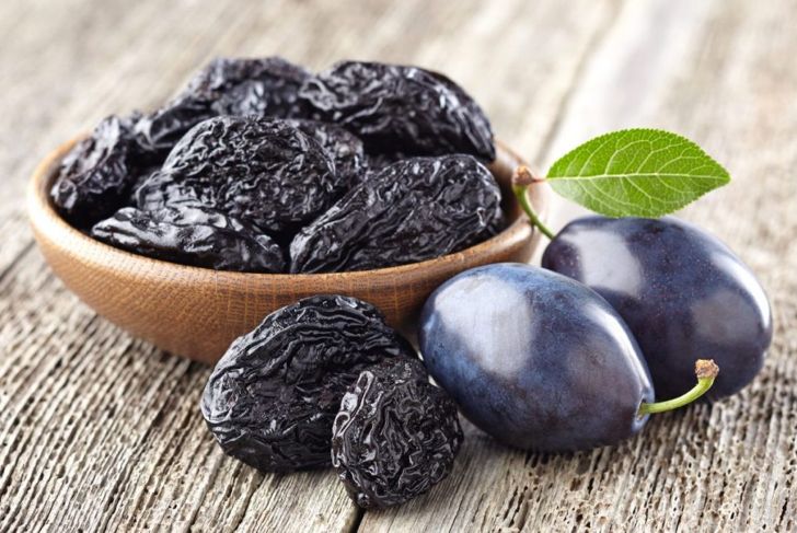 Pros and Cons of Eating Dried Fruit