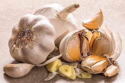 What is the Nutritional Value of Garlic per 100g and Is Garlic per 100g Healthy for You?