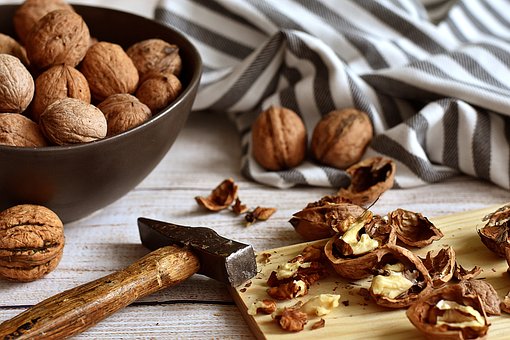 What is the Nutritional Value of Walnut per 100g and Is Walnut per 100g Healthy for You?