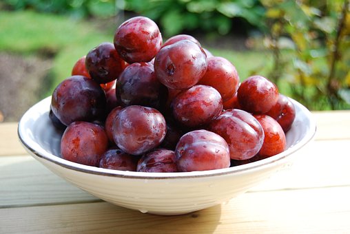 What is the Nutritional Value of Plums and Is Plums Healthy for You?