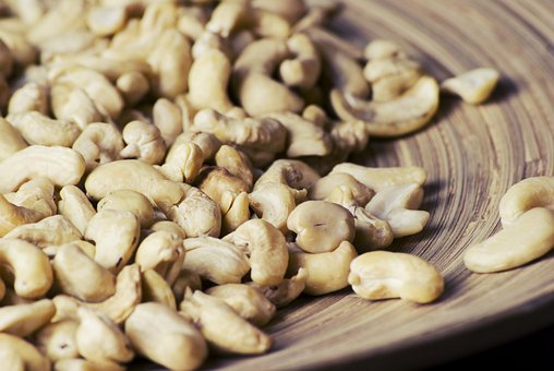 What is the Nutritional Value of Cashew Nuts per 100g and Is Cashew Nuts per 100g Healthy for You?