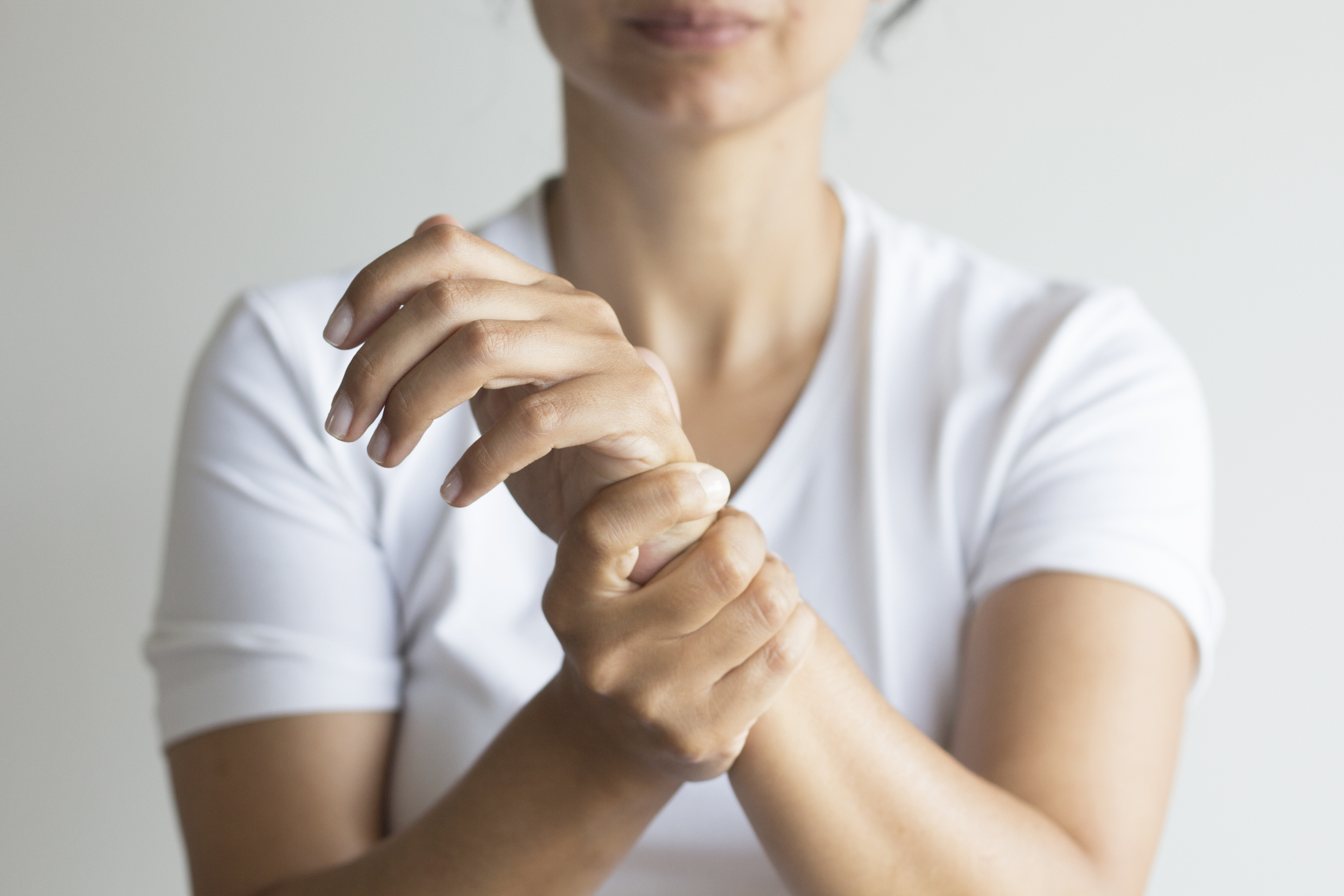What are the Symptoms of Numbness in Hands and the Treatment for Numbness in Hands?