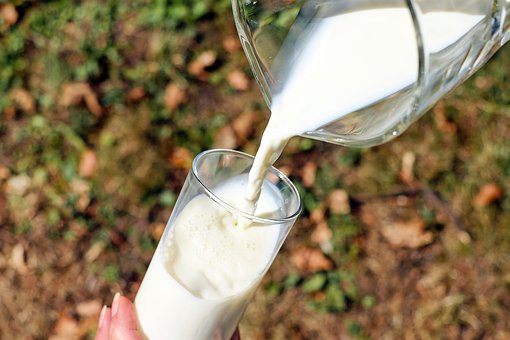 What is the Nutritional Value of 1 Glass of Milk and Is 1 Glass of Milk Healthy for You?