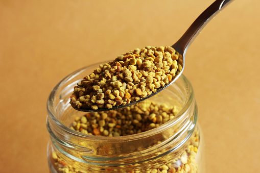 What is the Nutritional Value of Bee Pollen and Is Bee Pollen Healthy for You?