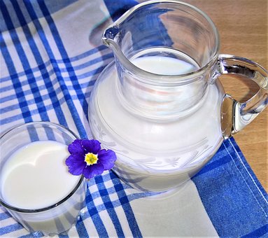 What is the Nutritional Value of Cow Milk per 100ml and Is Cow Milk per 100ml Healthy for You?