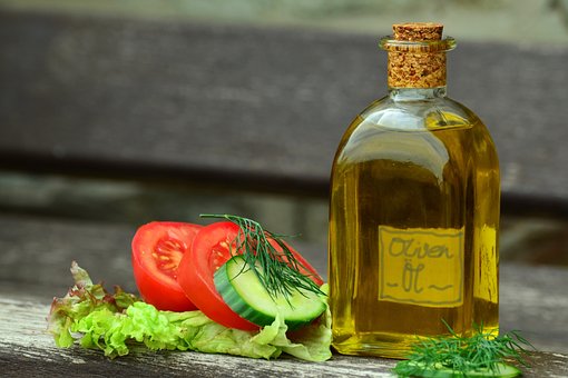 What is the Nutritional Value of Oil per 100g and Is Oil per 100g Healthy for You?