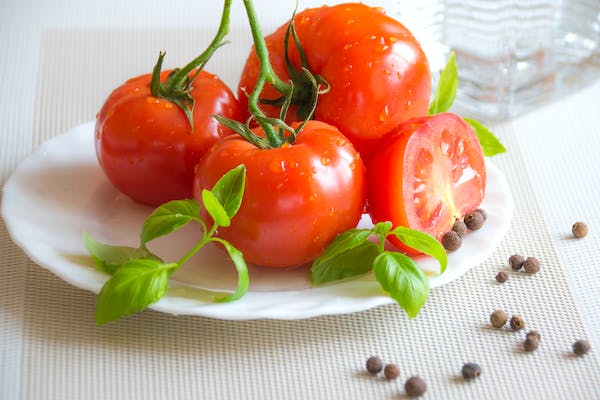 What is the Nutritional Value of Tomatoes and Is Tomatoes Healthy for You?