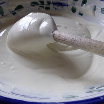 What is the Nutritional Value of Curd per 100g and Is Curd per 100g Healthy for You?