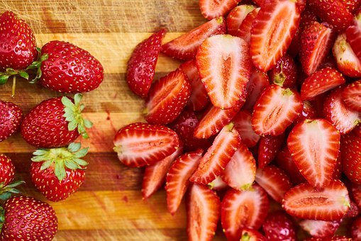 What is the Nutritional Value of Strawberry per 100g and Is Strawberry per 100g Healthy for You?