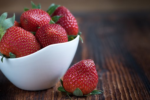 What is the Nutritional Value of Strawberry per 100g and Is Strawberry per 100g Healthy for You?