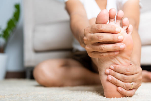 What are the Symptoms of Numbness in Feet and the Treatment for Numbness in Feet?